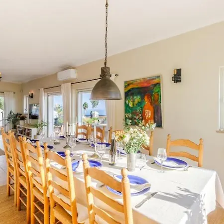 Апартаменты Beautiful 5 Bedroom With Panoramic Sea Views