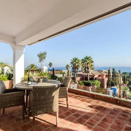 Апартаменты Beautiful 5 Bedroom With Panoramic Sea Views Албуфейра