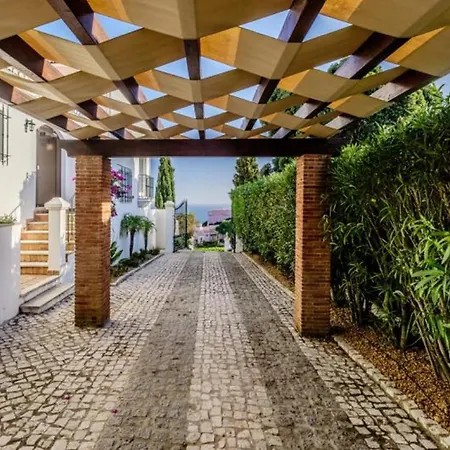 Beautiful 5 Bedroom With Panoramic Sea Views Апартаменты *
