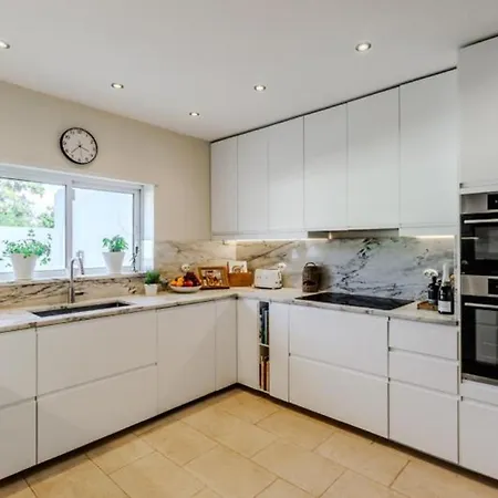 Beautiful 5 Bedroom With Panoramic Sea Views Албуфейра