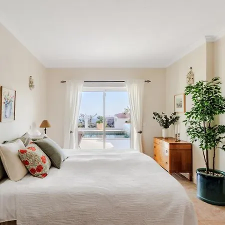 Beautiful 5 Bedroom With Panoramic Sea Views Апартаменты