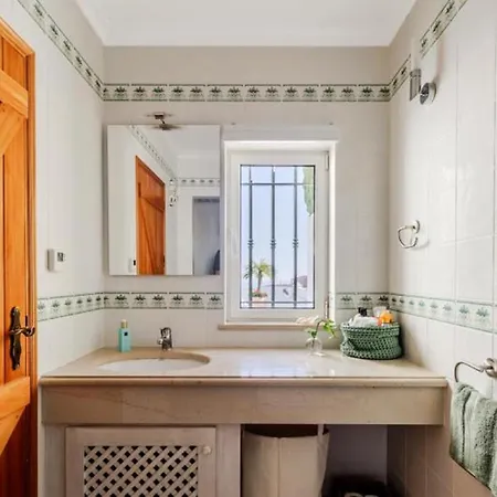 Apartmán Beautiful 5 Bedroom With Panoramic Sea Views *